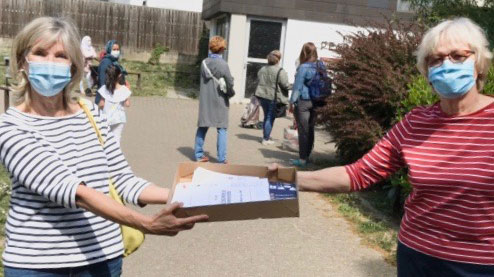 Bürgerstiftung verteilt Lebensmittelgutscheine