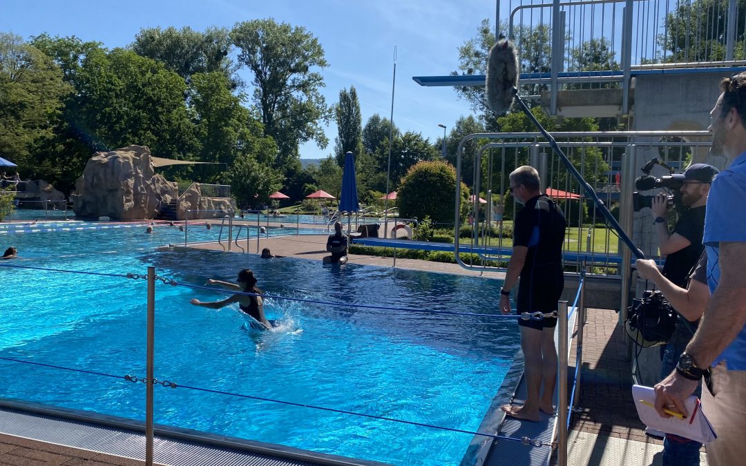 Geflüchtete Kinder lernen Schwimmen dank der Bürgerstiftung